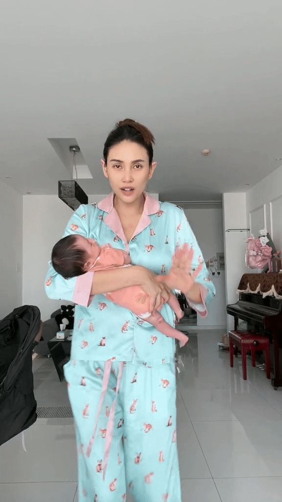 Khoảnh khắc đáng yêu của con gái Võ Hoàng Yến-7