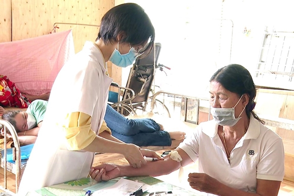 Người đàn ông mất một nửa lượng máu trong cơ thể vì sốt xuất huyết-2