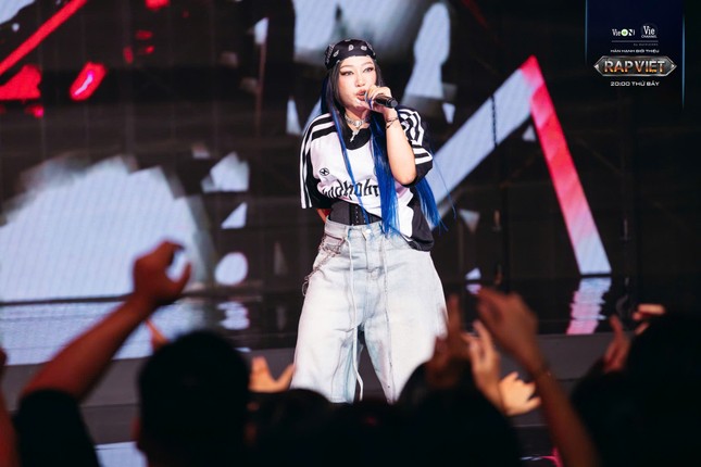 Rap Việt tập 5: Nhiều bóng hồng xuất hiện, các đội hình không chịu thua ai-1