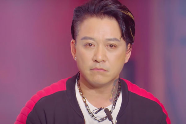 Hàng nghìn người đứng dưới ban công nhà Tuấn Hưng gần Hồ Gươm-11