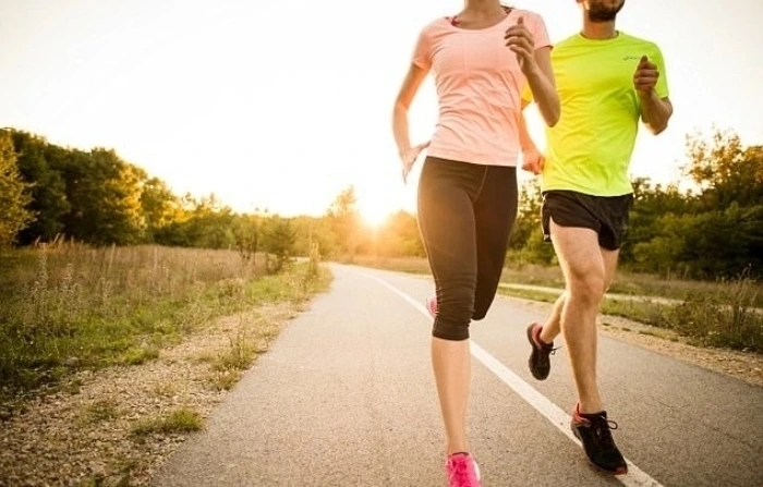 Vì sao chạy bộ quá sức có thể bị suy thận?-1