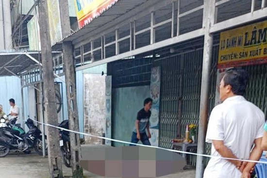 Người phụ nữ lấy nón bảo hiểm đánh chết người đàn ông vì cãi cọ tình cảm