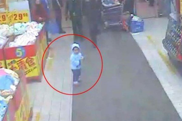 Con trai khóc đòi bố suốt dọc đường, mẹ bị tình nghi bắt cóc trẻ em-4