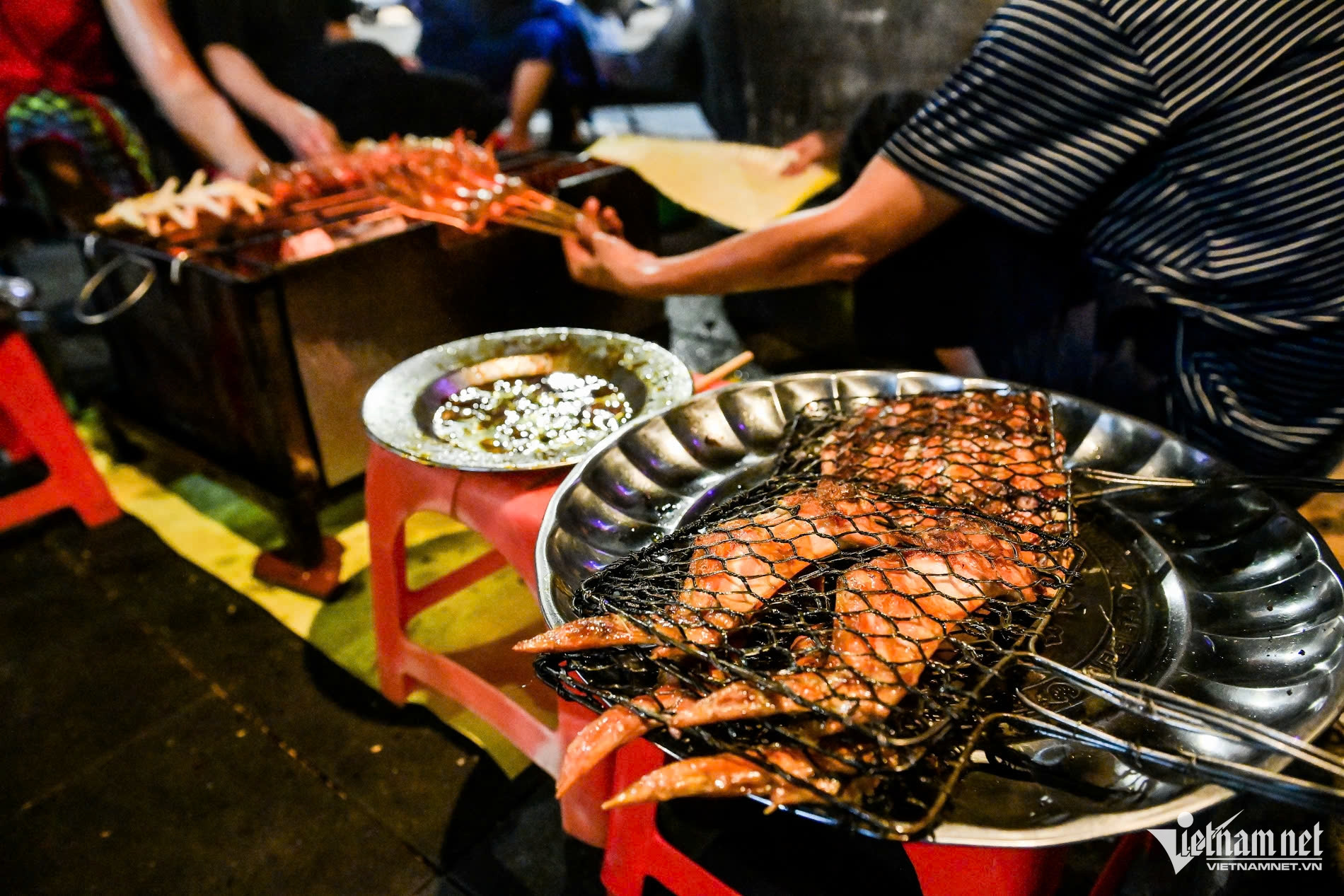 Quán chân gà nướng đắt hàng 29 năm ở Nam Định, khách nguyện ngồi chờ cả tiếng-6