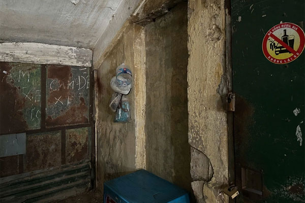 Lướt qua bức ảnh chụp tại khu tập thể cũ, nhiều người ớn lạnh sống lưng-3