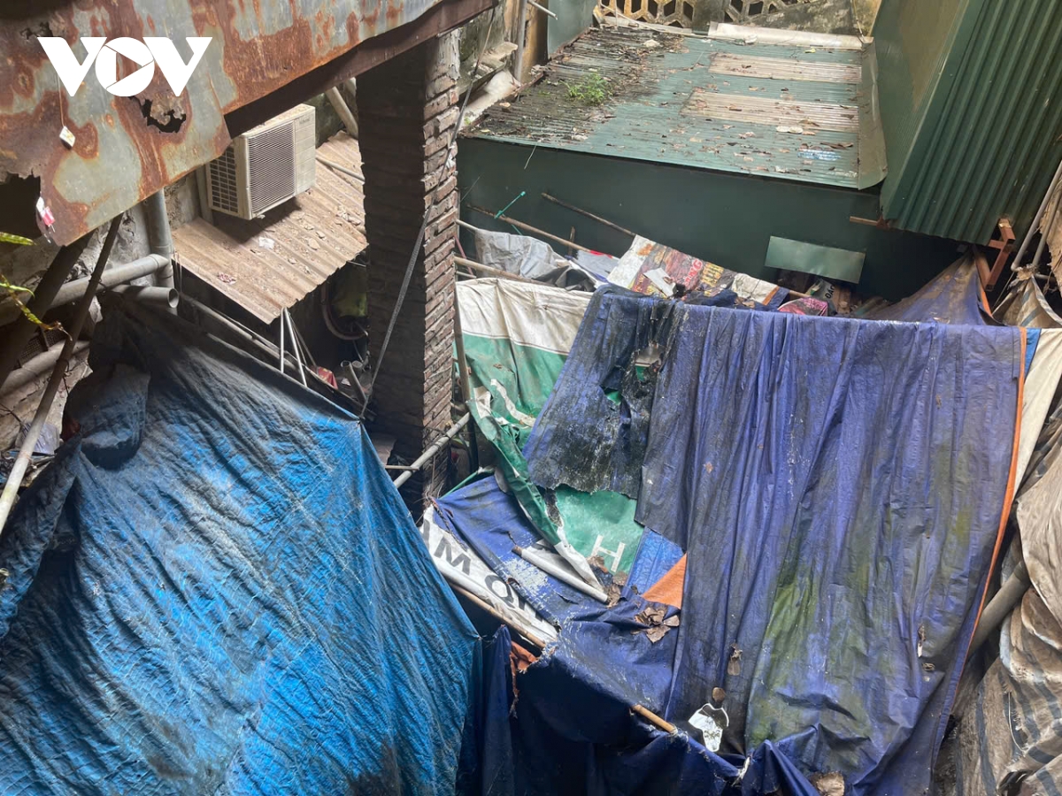 Rùng mình trước cảnh tượng xuống cấp của khu tập thể gần 50 năm tuổi-12