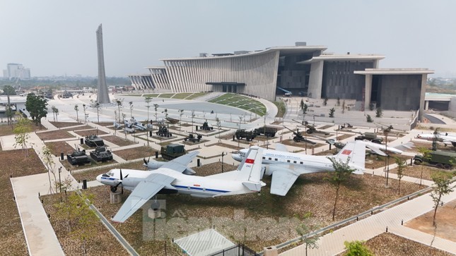 Bảo tàng Lịch sử Quân sự Việt Nam mở cửa: Giới trẻ ngóng xem tận mắt 4 Bảo vật quốc gia-2