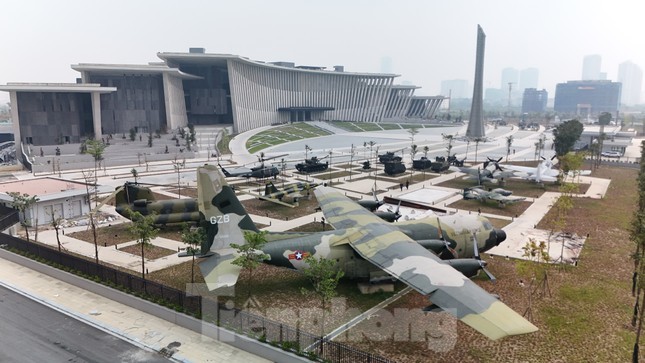 Bảo tàng Lịch sử Quân sự Việt Nam mở cửa: Giới trẻ ngóng xem tận mắt 4 Bảo vật quốc gia-3