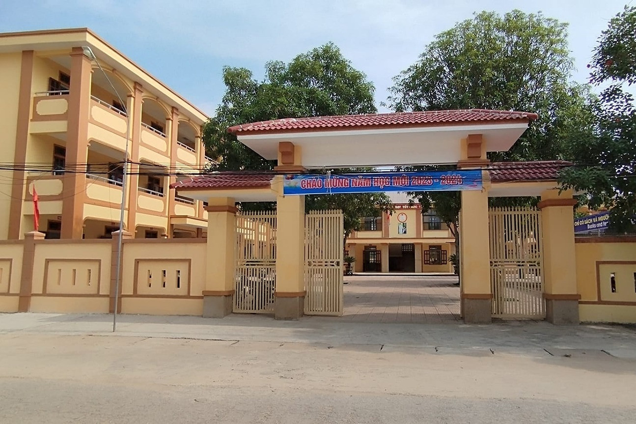 Thầy cô xô xát trong trường học, một người phải vào viện điều trị-1