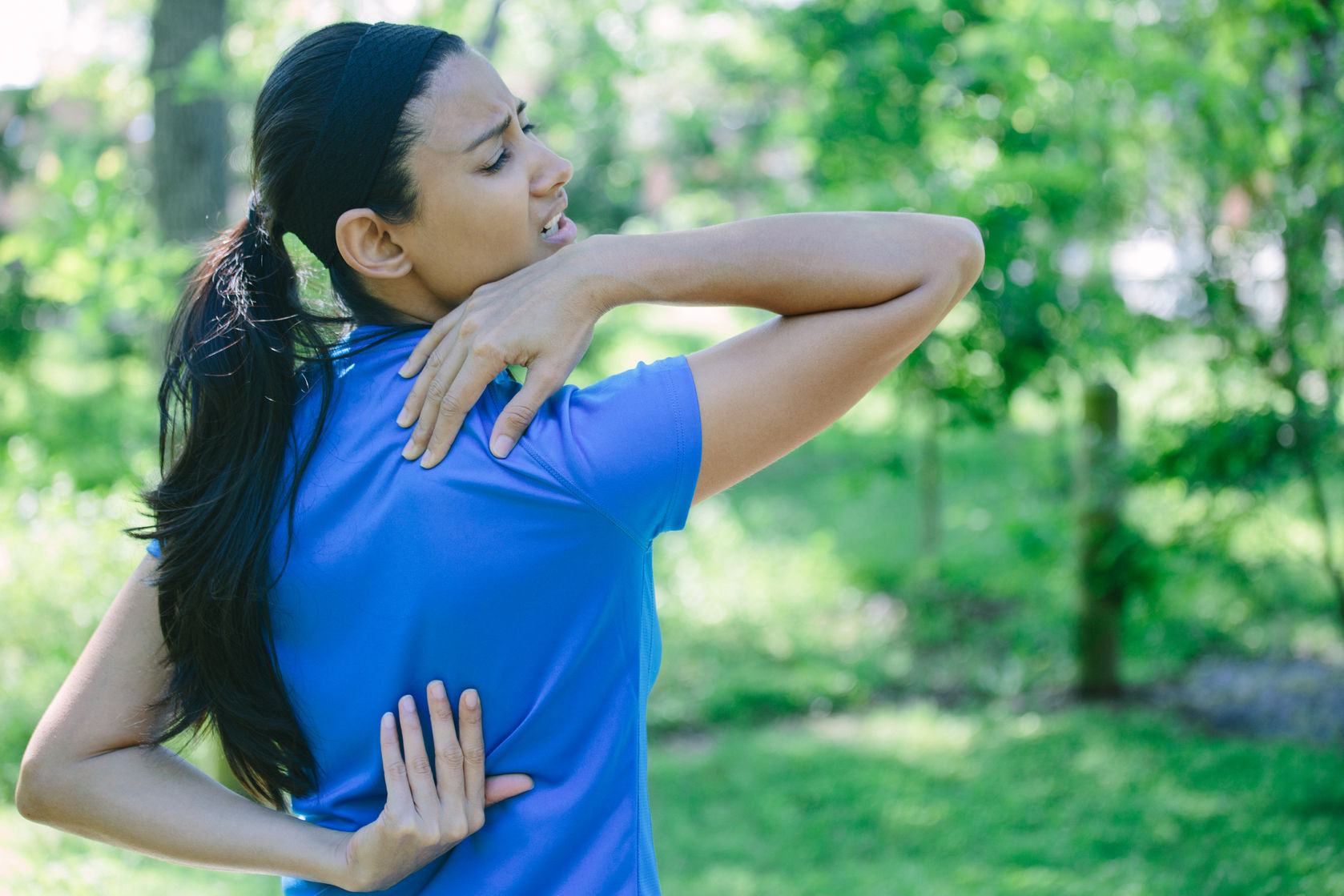 Bị đau lưng trên bên phải là bệnh gì? Có nguy hiểm không?-1