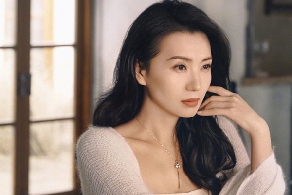 Mỹ nhân bỏ rơi bạn trai để săn đại gia, U60 sống trong cô độc-10