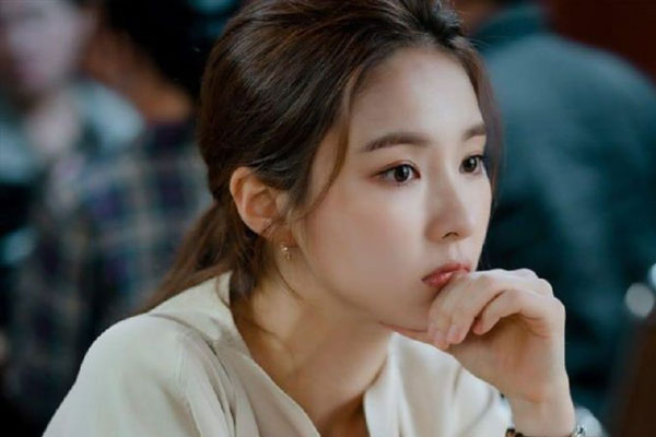 Hàng tháng gửi tiền cho mẹ chồng, con dâu bật khóc khi về nhà thấy mâm cơm mấy bà cháu đang ăn-2