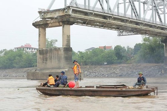 Dừng tìm kiếm nạn nhân mất tích cầu Phong Châu