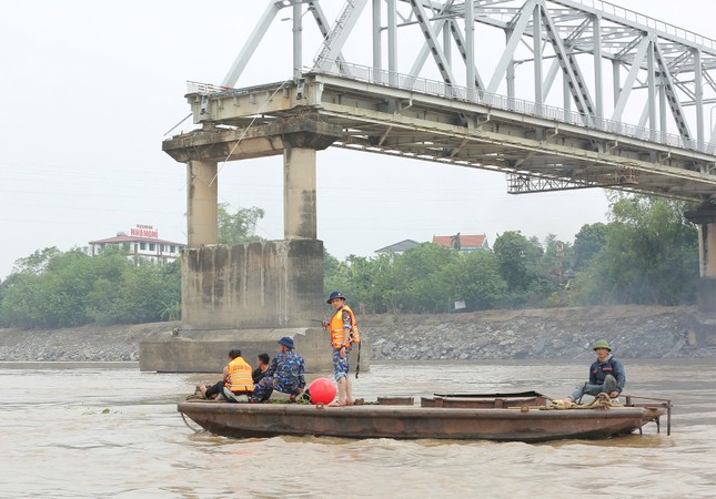 Dừng tìm kiếm nạn nhân mất tích cầu Phong Châu-1