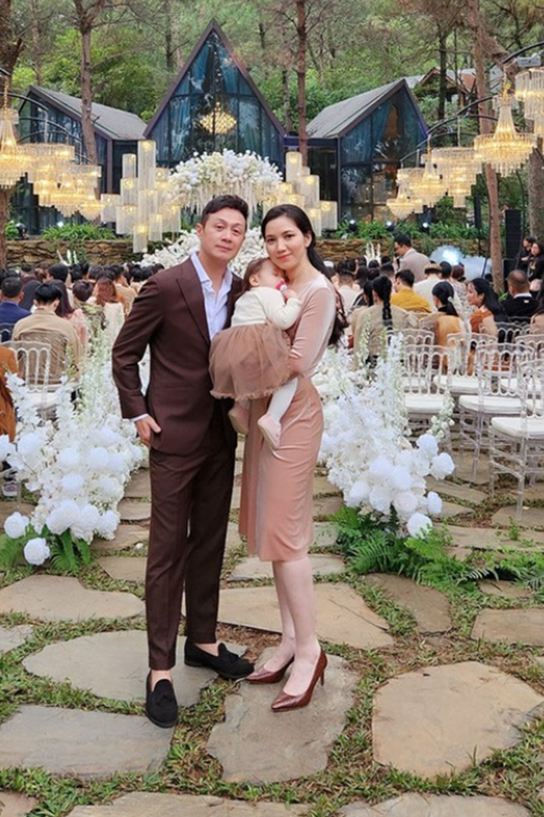 Sau đổ vỡ, nam MC nổi tiếng của VTV tái hôn với vợ trẻ có cuộc sống kín tiếng-8