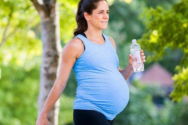 Phụ nữ mang thai bị đa ối nên điều chỉnh chế độ ăn như thế nào?-3