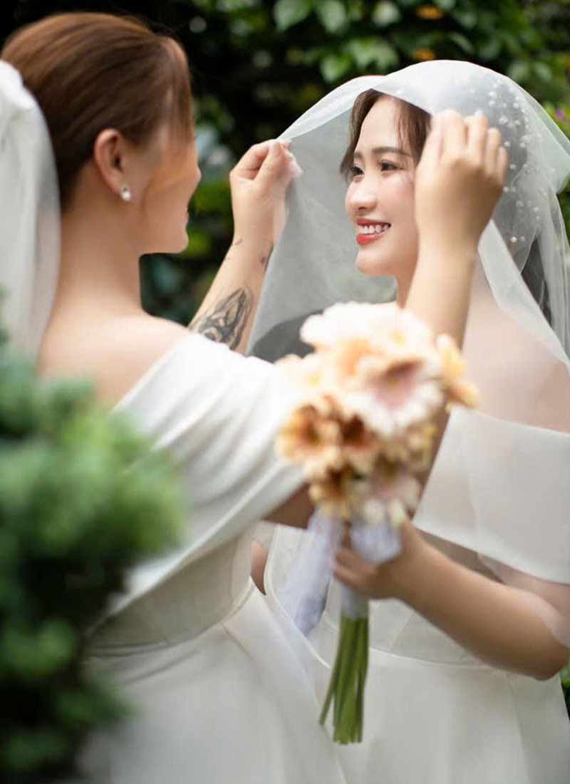 Con gái cưới người đồng giới, bố đẻ làm một việc khiến con khóc nấc-2