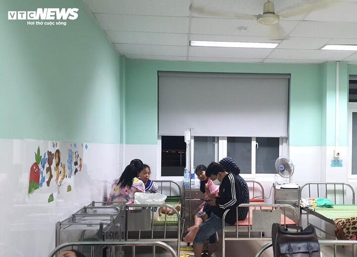 15 học sinh nôn ói phải nhập viện, trung tâm y tế ở Quảng Nam báo cáo gì?-1