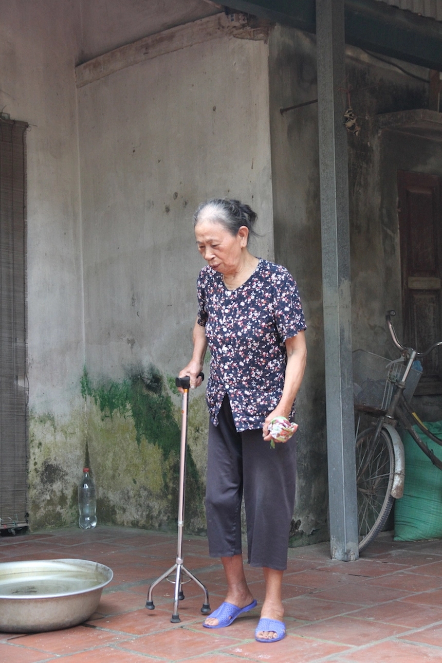 Chị gác lại hạnh phúc riêng, nguyện là đôi mắt của em gái suốt cuộc đời-2