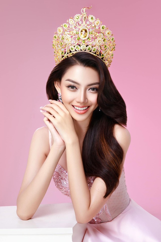 Netizen soi ra chi tiết đáng ngờ trong bức ảnh suy sụp của Miss Grand Myanmar-1