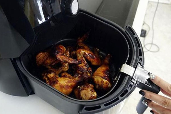 Tết cận kề, bỏ 3 loại nồi, chảo tránh nguy cơ nhiễm chất độc-2