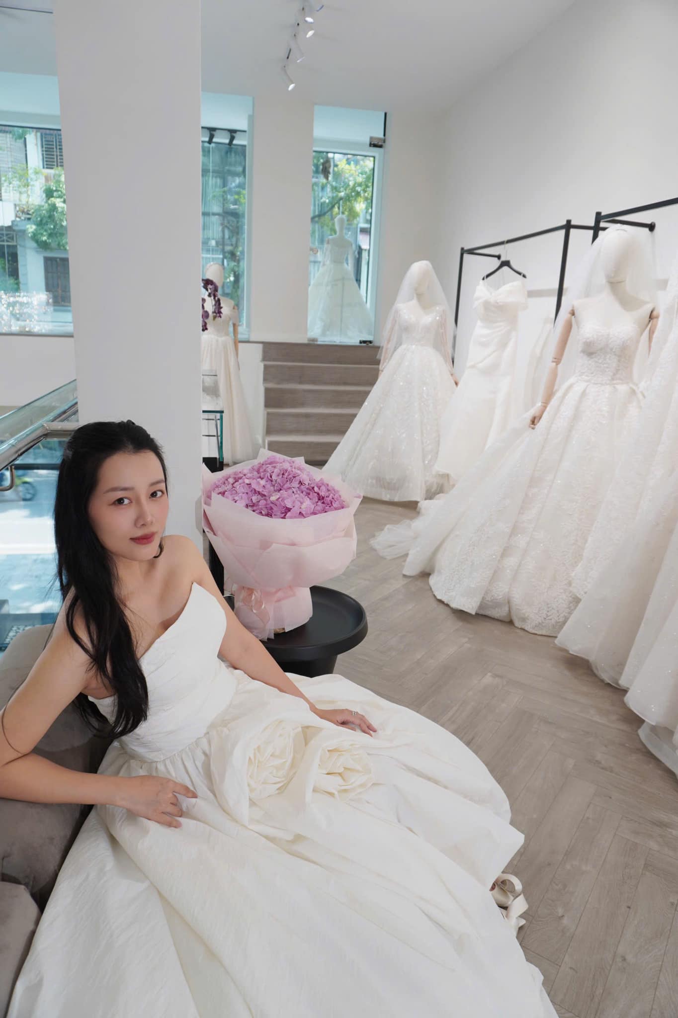 Nữ MC VTV khoe váy cưới chuẩn bị lên xe hoa ở tuổi 38-1