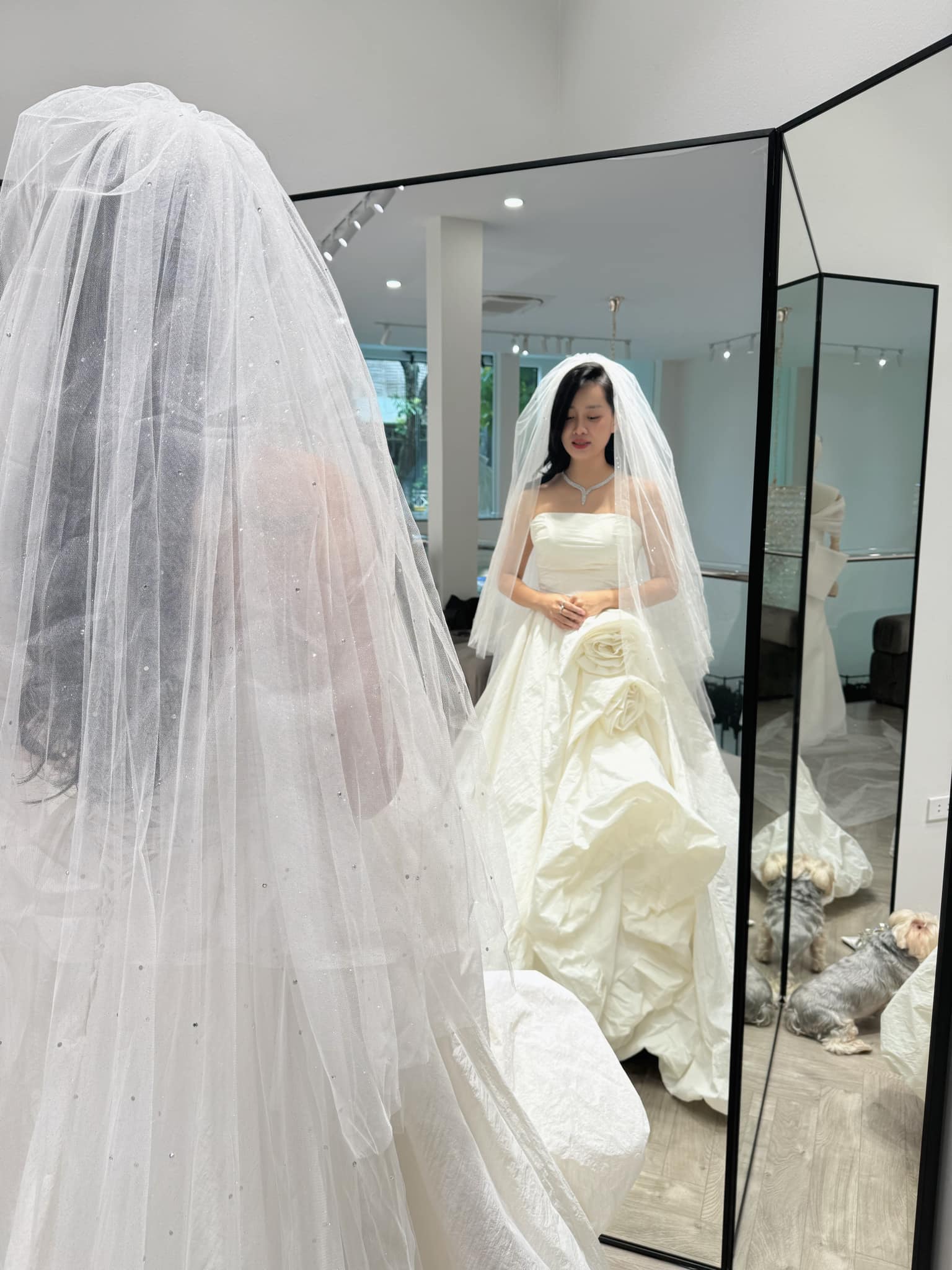 Nữ MC VTV khoe váy cưới chuẩn bị lên xe hoa ở tuổi 38-4