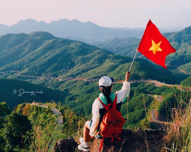Giới trẻ nô nức check-in với đồng cỏ lau trắng cuối thu ở Sapa thu nhỏ-12