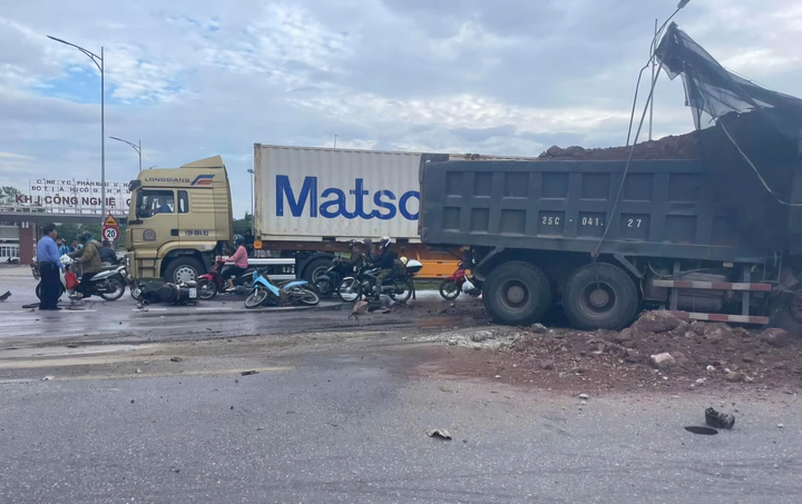 Tai nạn liên hoàn ở Bắc Ninh, 2 tài xế mắc kẹt trong cabin-2