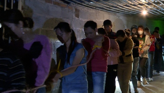 Phá ổ đánh bạc lớn với hệ thống đường hầm bí mật sát biên giới-4