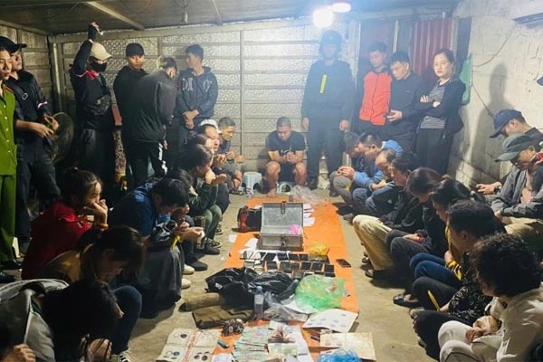 Nhóm phụ nữ cầm đầu đường dây đánh bạc liên tỉnh-2