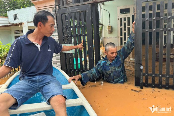 2 cha con bị điện giật, hàng trăm hộ dân ở Đồng Nai chìm trong biển nước-2