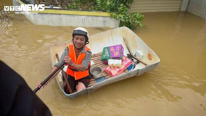 Dân vùng lũ Quảng Bình cả ngày ăn mỳ tôm sống, thèm cơm, thiếu nước sạch-4