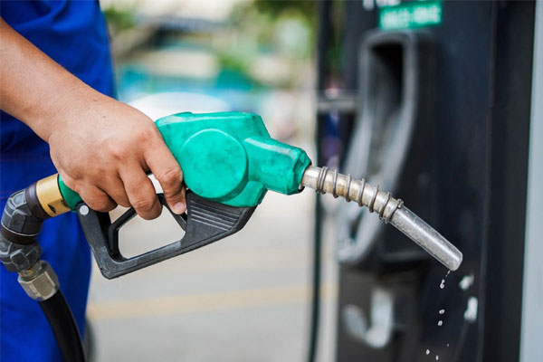 Giá xăng dầu trong nước ngày mai có thể giảm lần thứ 3 liên tiếp-1