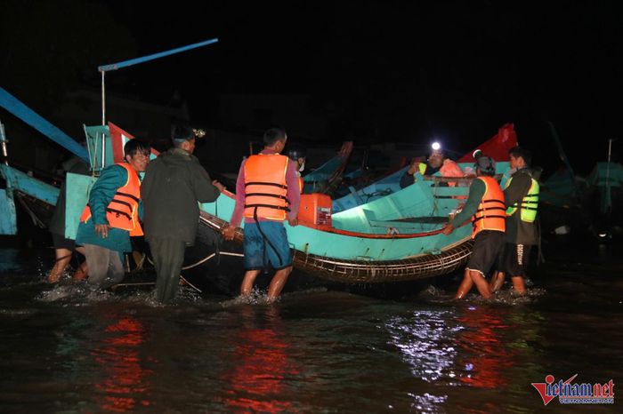 Đêm không ngủ ở rốn lũ Lệ Thủy-3