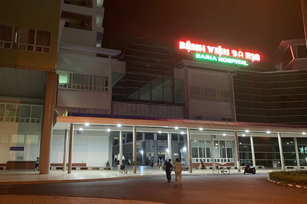 Bỏ 2 bé trai sơ sinh trong thùng xốp, mẹ trẻ 24 tuổi viết giấy nhờ người nuôi-2