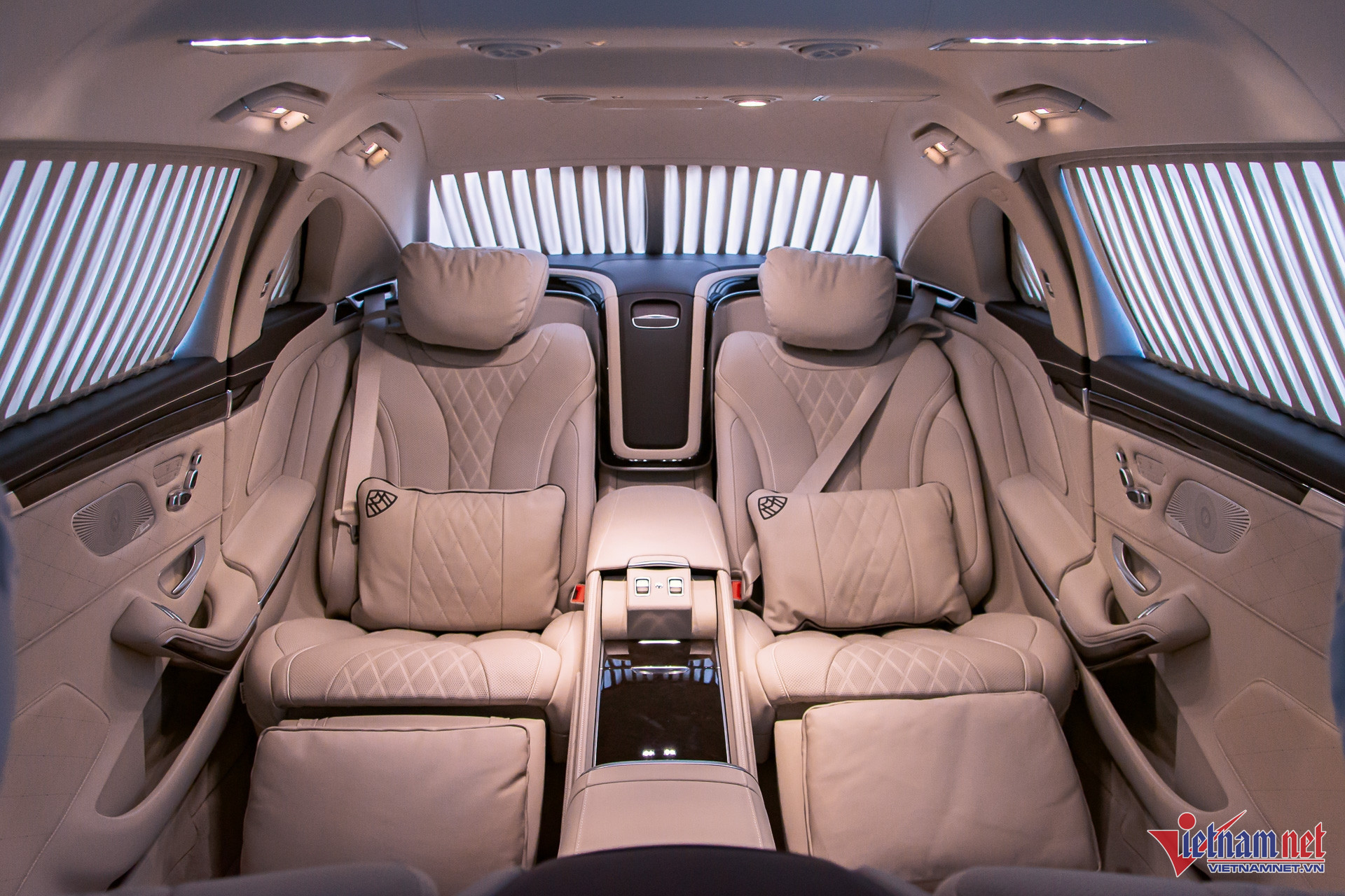 Lộ diện xe siêu sang Maybach S 600 Pullman giá 70 tỷ của đại gia Sài Gòn-7