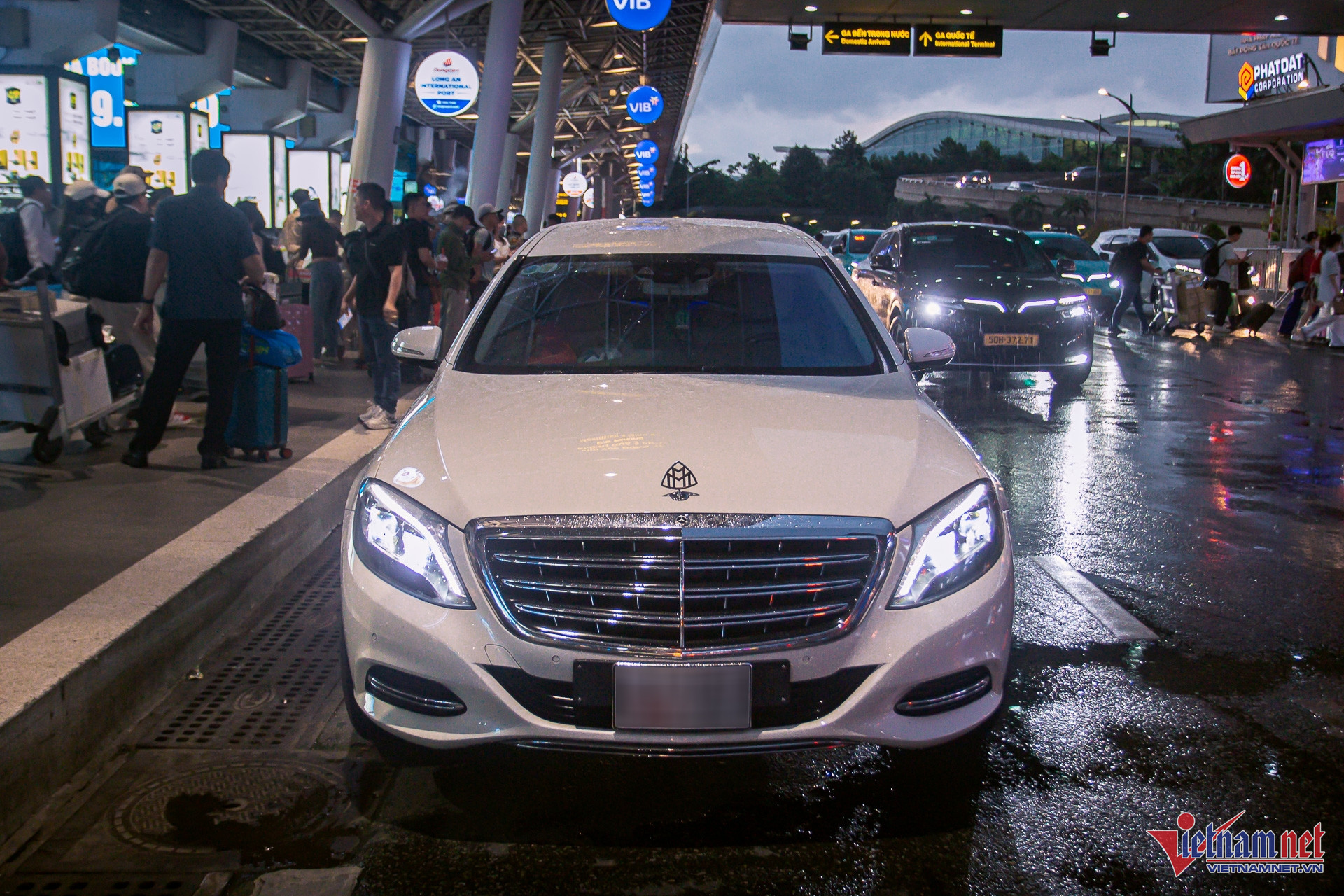 Lộ diện xe siêu sang Maybach S 600 Pullman giá 70 tỷ của đại gia Sài Gòn-9