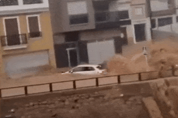 Hình ảnh gây sốc như tận thế về trận lũ quét khiến 158 người chết ở Tây Ban Nha-10