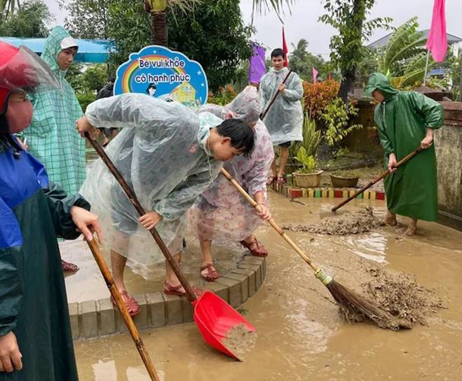 Hàng chục nghìn học sinh ở miền Trung chưa thể đến trường-2