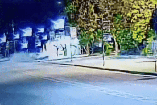 Đu dây từ vách đá cao 130m để thưởng thức một tách cà phê cheo leo giữa trời-4