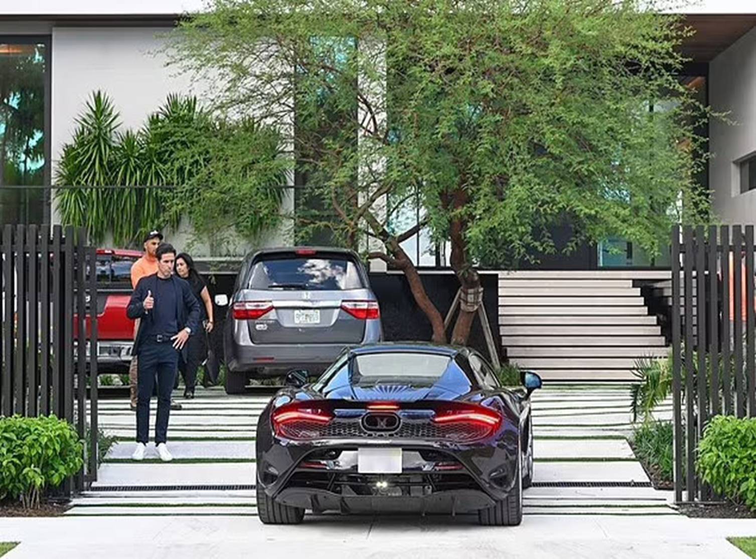 Vừa chuyển đến biệt thự 2000 tỷ đã làm hàng xóm sôi máu, cơ ngơi mới này của vợ chồng David Beckham gây hiếu kỳ đến mức nào?-2