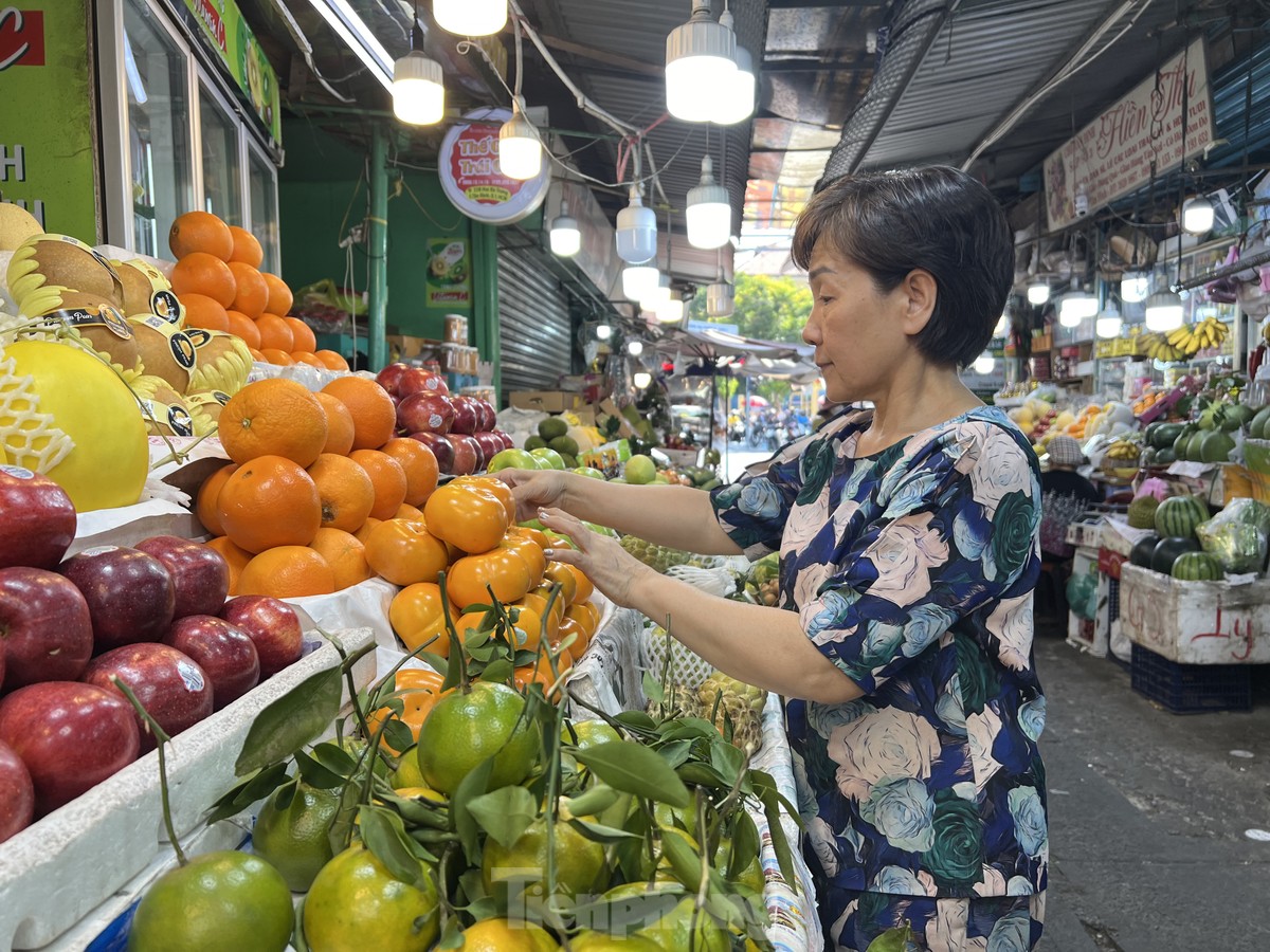 Vào mùa cuối năm nhưng chợ đìu hiu, tiểu thương mòn mỏi chờ khách-10