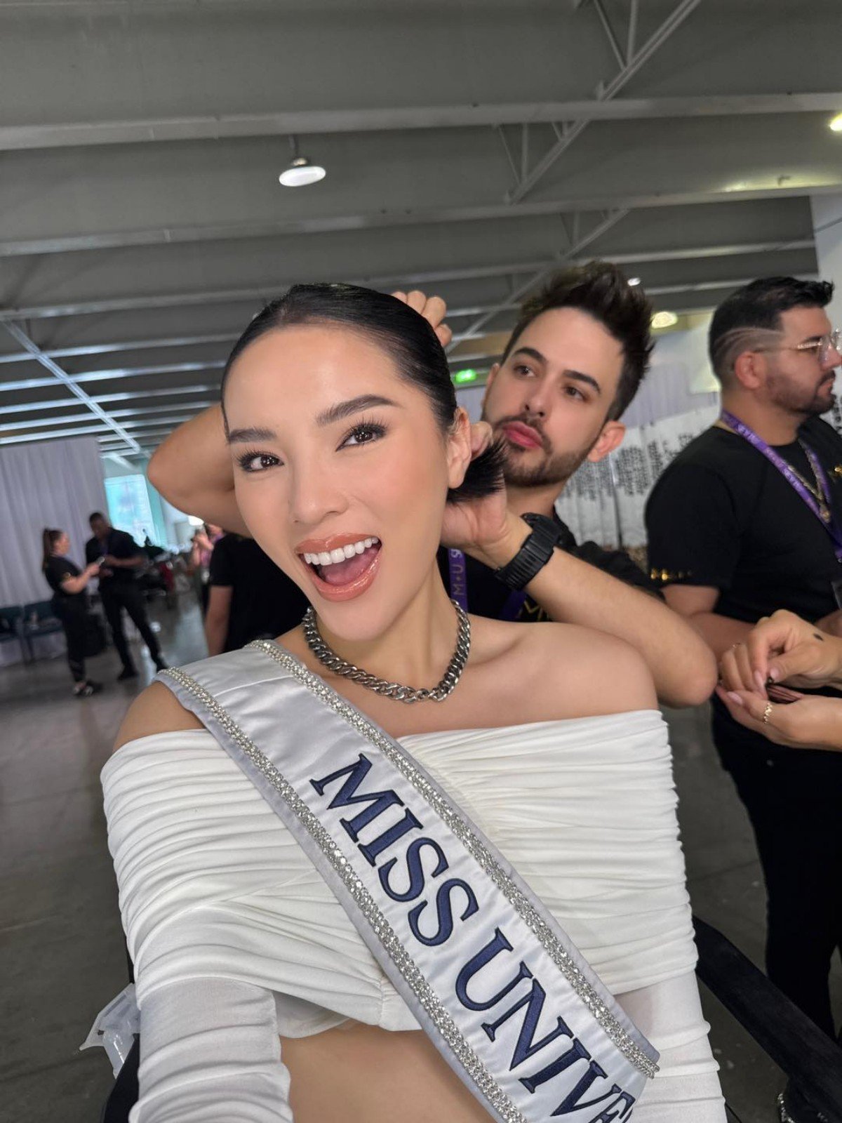 Hoa hậu Kỳ Duyên thử nghiệm phong cách trang điểm mới ở Miss Universe 2024-1