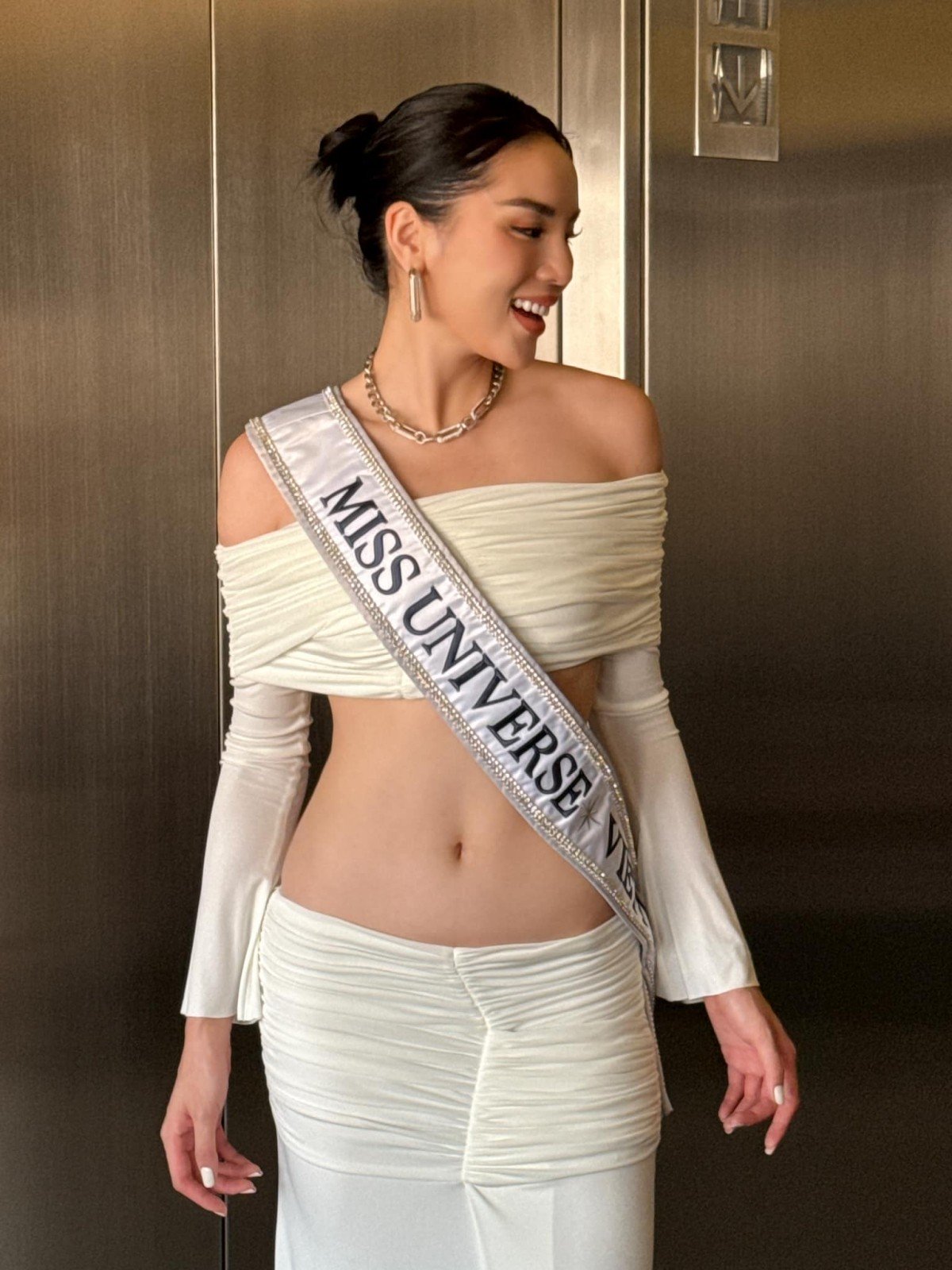 Hoa hậu Kỳ Duyên thử nghiệm phong cách trang điểm mới ở Miss Universe 2024-7