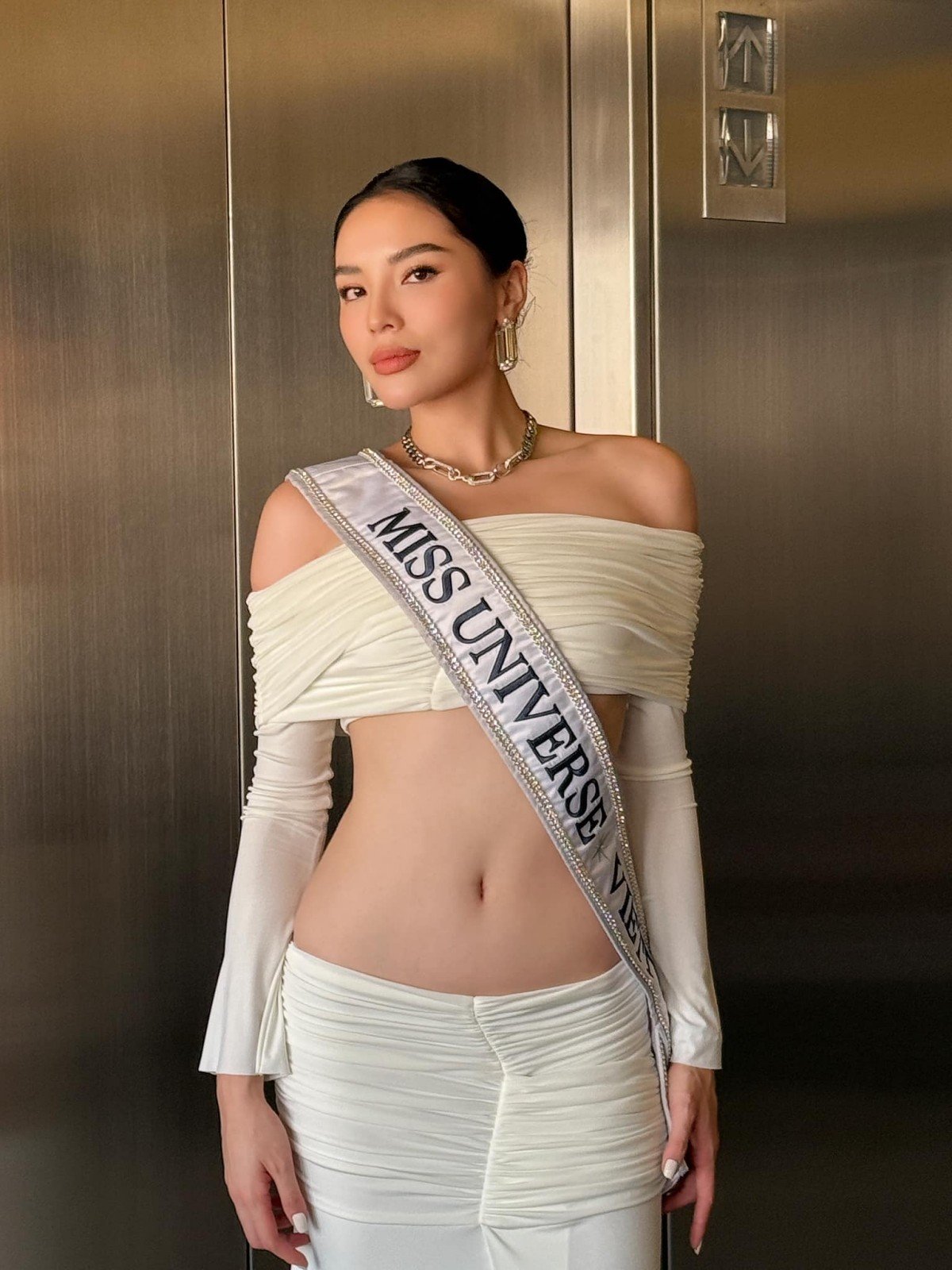 Hoa hậu Kỳ Duyên thử nghiệm phong cách trang điểm mới ở Miss Universe 2024-8