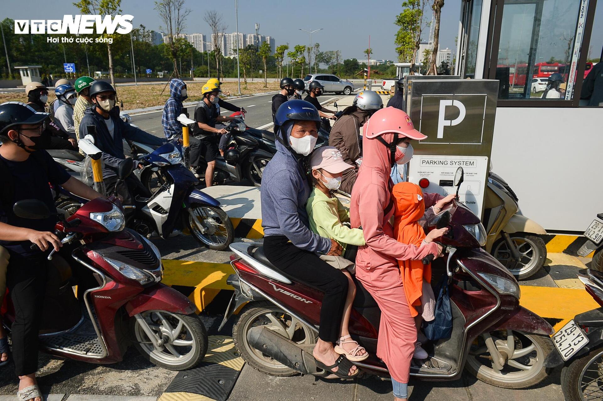 Du khách dậy từ sáng sớm, đi 60km tận mắt chiêm ngưỡng bảo vật quốc gia-5