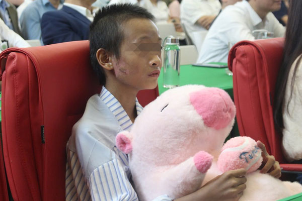 Những em bé Làng Nủ đến trường trong niềm vui mới-18