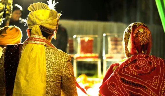 Chú rể tát bố mẹ vợ trong đám cưới, cô dâu lập tức làm việc này-2