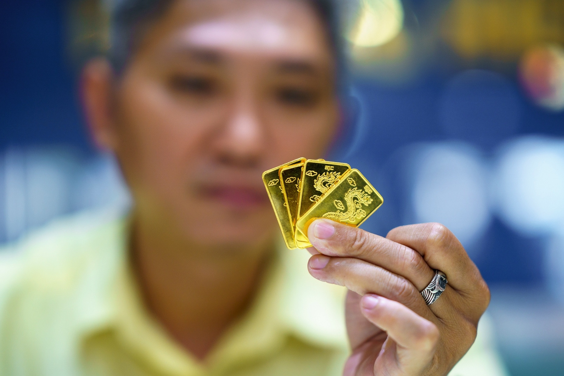 Giá vàng hôm nay 2/11/2024 tăng ngoạn mục, chờ thời cơ bùng nổ từ bầu cử tại Mỹ-1